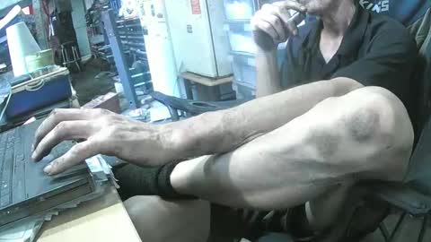 Snapshot of 04oldskool chatting on October 13, 4:18 am 04oldskool online show from October 13, 4:18 am