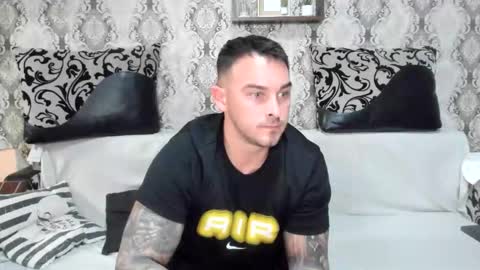 2sexymuscles online show from November 13, 10:35 pm