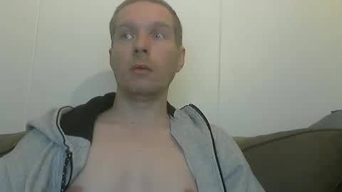 2small4you83 online show from November 26, 9:07 pm