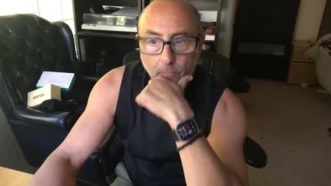 daddy vegas  for single women and couples here online show from January 18, 7:49 pm