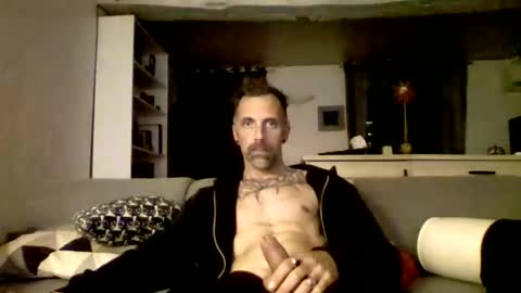 Num online show from December 5, 7:18 pm