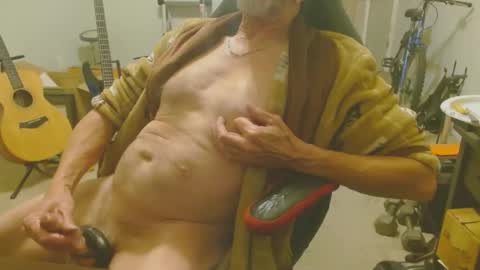 6stringer62 online show from January 9, 2:33 am