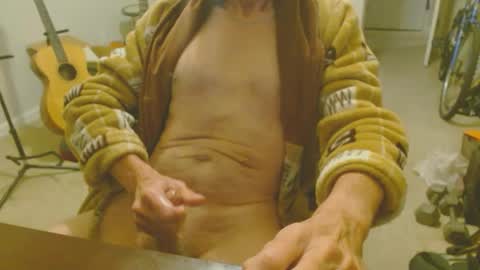 6stringer62 online show from December 16, 6:53 am