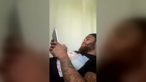 9inchesbbc33 online show from April 8, 8:06 pm