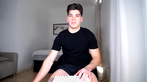 _aesthetic online show from April 10, 1:18 pm