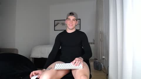 _aesthetic online show from April 17, 6:43 pm