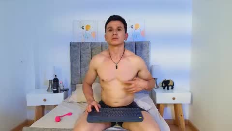 _andrewfalcon2 online show from September 17, 8:43 pm