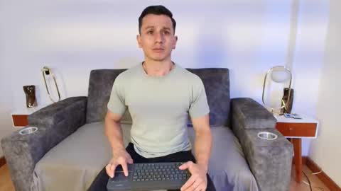 _andrewfalcon2 online show from September 28, 1:09 pm