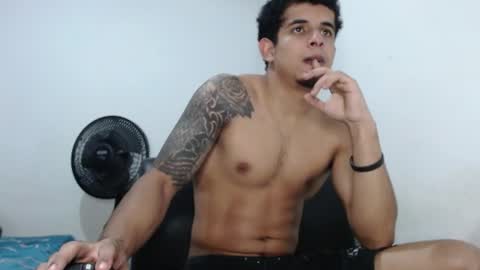  crissgex  online show from August 4, 1:33 am