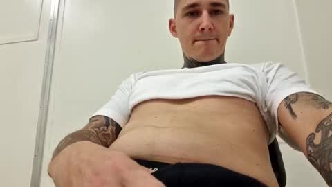 Snapshot of _devil_in_me_ chatting on October 6, 2:05 am _devil_in_me_ online show from October 6, 2:05 am