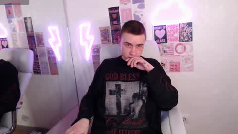 _honeyberry_ online show from February 9, 7:29 pm