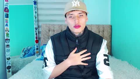 mod online show from December 4, 8:38 pm