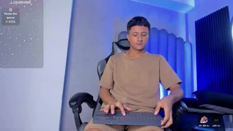 _leohot_ online show from November 4, 3:29 am