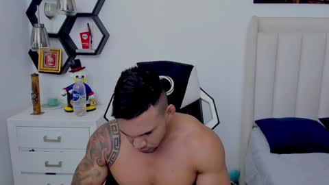 _matthew_santos_ online show from December 17, 11:17 am