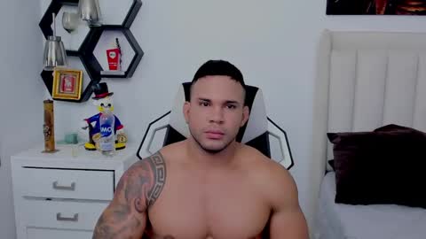 _matthew_santos_ online show from December 14, 10:56 am