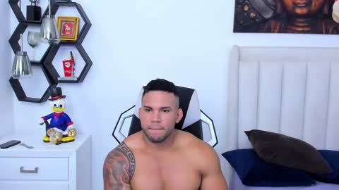 _matthew_santos_ online show from January 25, 11:11 pm