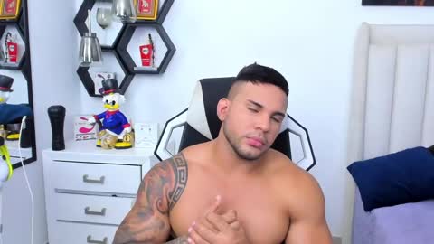 _matthew_santos_ online show from February 6, 11:04 pm