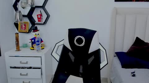 _matthew_santos_ online show from December 15, 10:15 pm