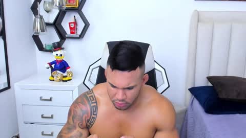 _matthew_santos_ online show from February 4, 11:59 pm