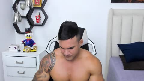 _matthew_santos_ online show from January 14, 12:00 am