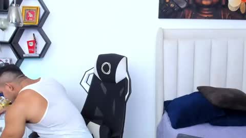 _matthew_santos_ online show from February 17, 8:04 pm