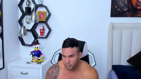 _matthew_santos_ online show from January 17, 11:00 pm