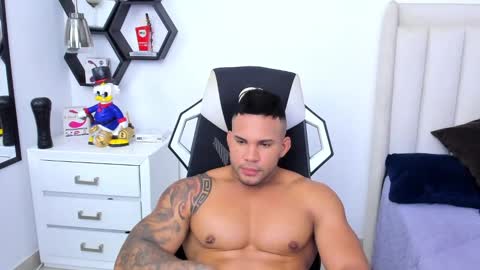 _matthew_santos_ online show from February 8, 11:24 pm