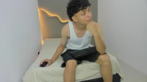 Theoo online show from November 4, 8:10 pm