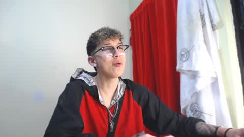 Thomas online show from January 9, 10:09 pm