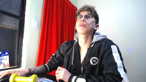 Thomas online show from February 1, 9:51 pm