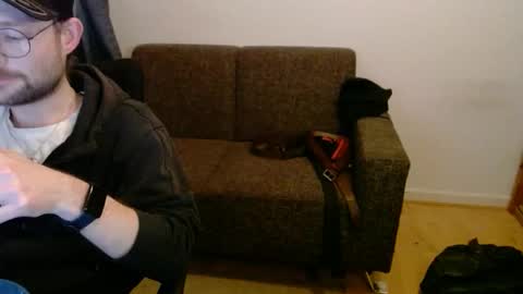 _whoisthatguy_ online show from November 29, 5:37 pm