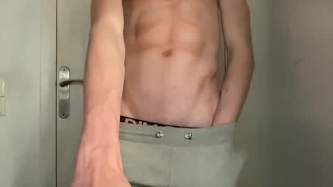 aalexfernandez online show from April 15, 4:40 pm
