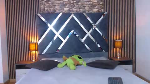 Snapshot of aaron_blink1 chatting on October 20, 2:32 pm Aaron online show from October 20, 2:32 pm