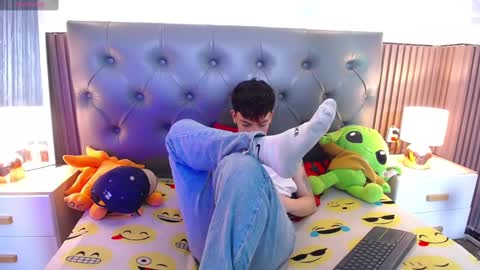 Snapshot of aaron_blink1 chatting on February 11, 6:01 pm Aaron online show from February 11, 6:01 pm