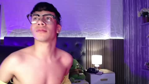Snapshot of aaron_blink1 chatting on December 21, 7:27 pm Aaron online show from December 21, 7:27 pm