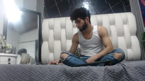 aaron_jones_1 online show from May 30, 9:20 am