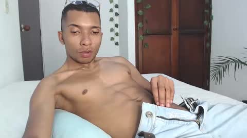 Heyy my name is Aaron online show from December 19, 11:35 pm