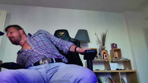 Aaron online show from May 24, 4:46 pm