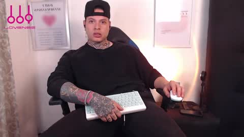 aaronsmith2_ online show from December 5, 4:53 am