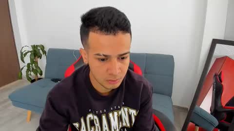 Independence model AbelAsburgo online show from March 22, 12:54 pm