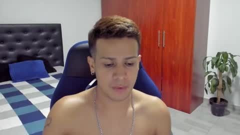 Independence model AbelAsburgo online show from January 15, 2:15 am