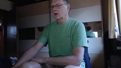 Snapshot of ach471 chatting on March 10, 6:05 am ach471 online show from March 10, 6:05 am