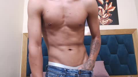 adam_piarse online show from May 23, 11:43 pm
