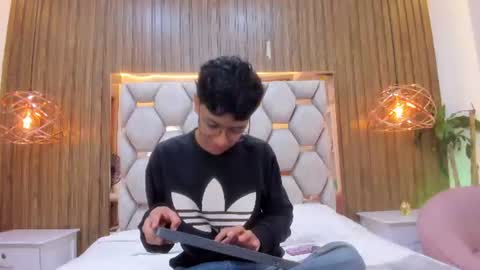 Adams Bobby online show from June 25, 11:26 am