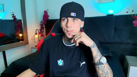 AdamsWalkerr  online show from March 19, 1:14 pm