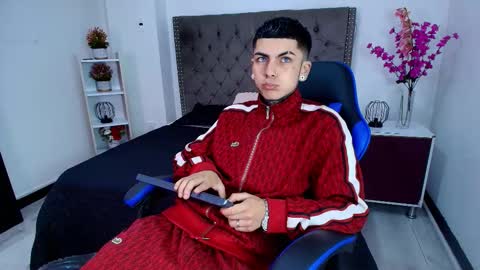 AdamsWalkerr  online show from March 17, 12:07 pm