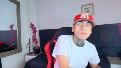 AdamsWalkerr  online show from April 9, 12:33 pm