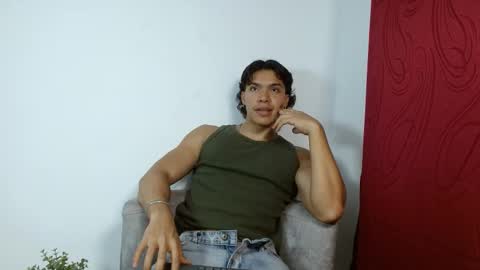 Snapshot of adriel_escalante chatting on October 2, 1:42 am adriel_escalante online show from October 2, 1:42 am