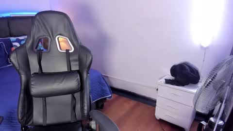 Aiden  online show from November 28, 1:24 pm