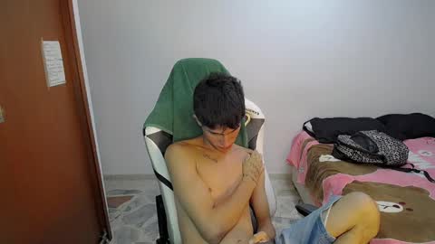 Akyra latin online show from April 1, 4:03 am